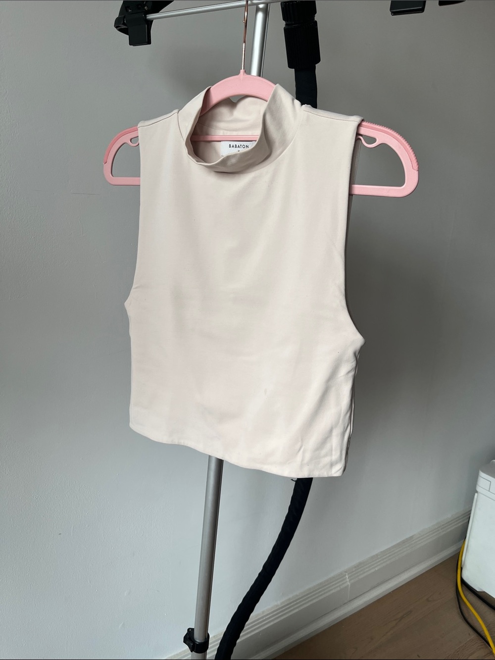 Aritzia Babaton Cream Sleeveless Mock Neck Crop Top